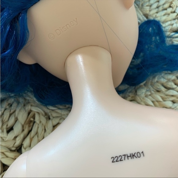 Disney The Descendants Evie 28” doll. LARGE DOLL - Picture 9 of 11